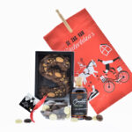 Lekkers van de Sint - Sinterklaas pakket met chocolade liqueur 200 ML, Puur chocoladeletter S, Geschenkzak Sinterklaas en Kruidnoten mix