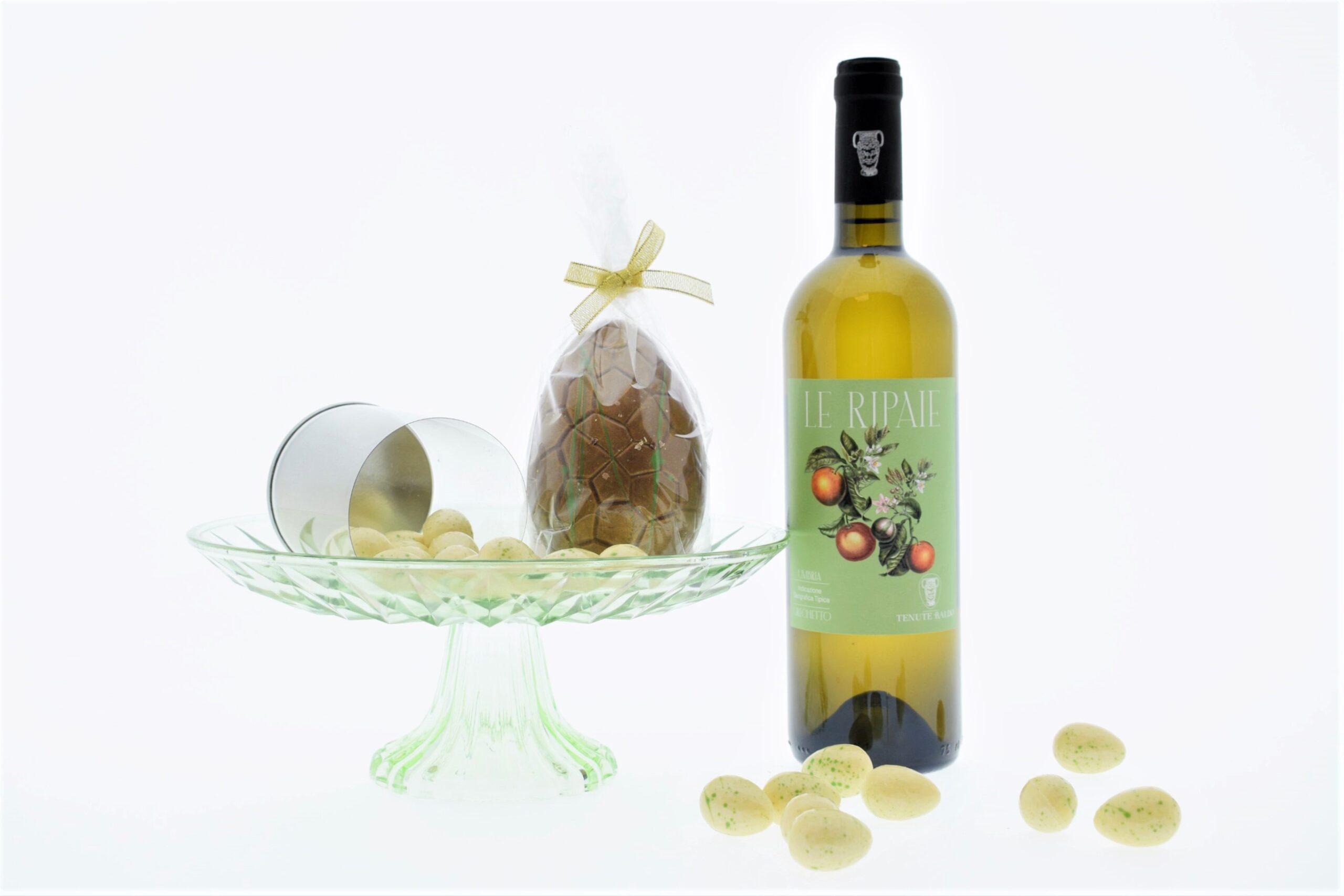 Paasgeschenk met chocolade en wijn