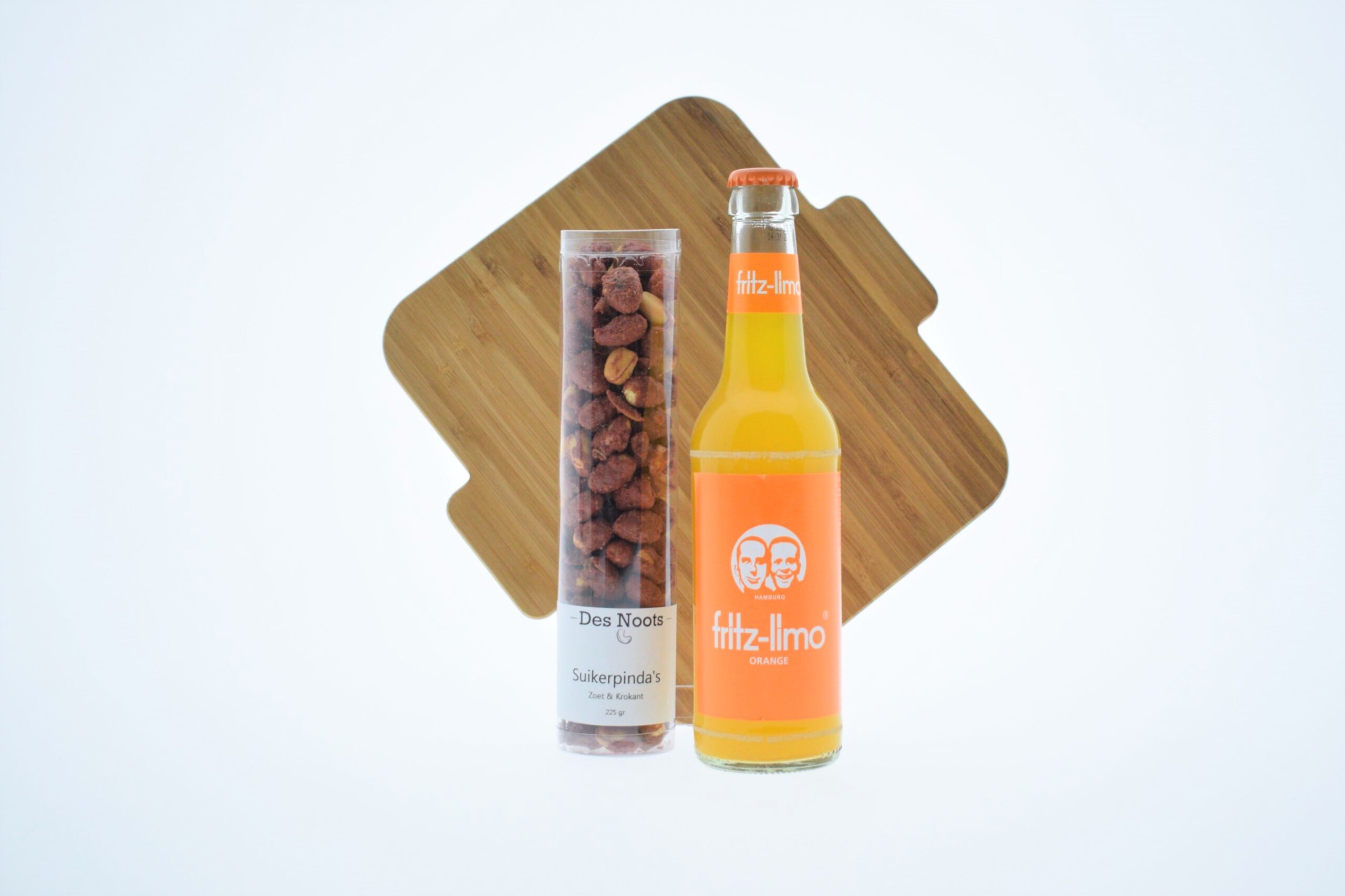 Stoer lekker bamboeplankje met nootjes en hertogjan